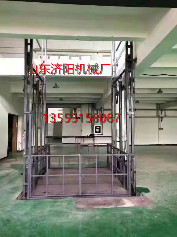 導(dǎo)軌式升降貨梯（點擊查看）